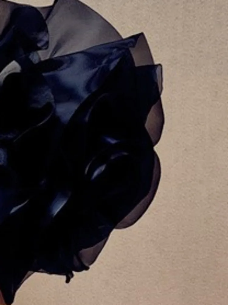 Рисунок 2 - Женские короткие перчатки с пышными рукавами DEAT