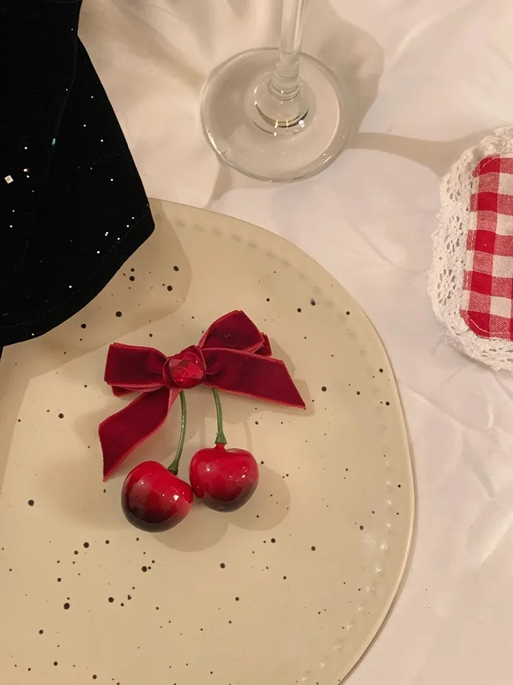 2-teiliges Damen-Haarspangen-Set, rote Kirsche, Schleife, Samt, modisch, trendig, Haarspangen, süß, niedlich, Kawaii-Haar-Accessoires für Kinder – Detail 5