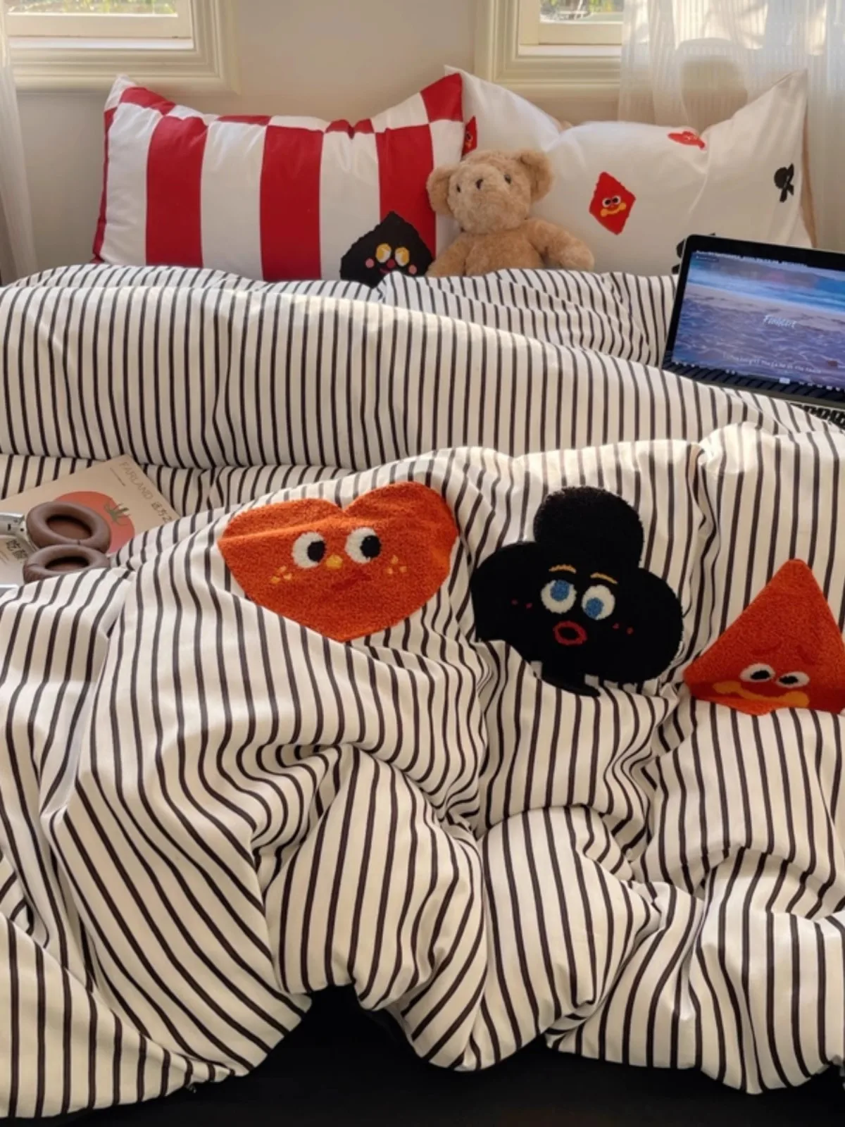 

Пушистый весенний простой хлопковый комплект из четырех предметов, толстый пододеяльник из 100 чистого хлопка, постельные принадлежности, комплект из трех предметов для общежития