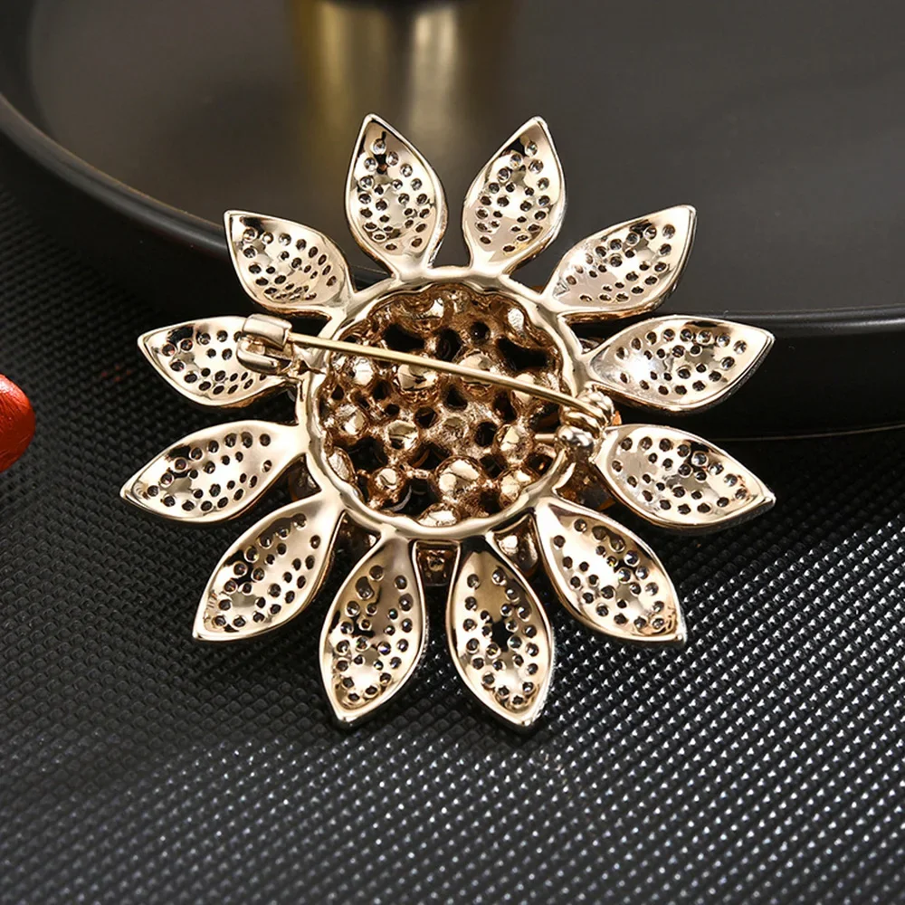 New Rhinestone Sunflower Brooch Women's Luxury Designer Floral Brooches Jewelry Clothes Jacket Badge Accessories Birthday Gift