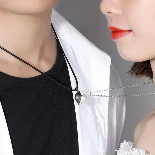 Love Shape Magnet Couple Necklace Peach Heart Magnet Couple Necklace A Pair of Heart-shaped Pendant Collarbone Chains Necklaces 4