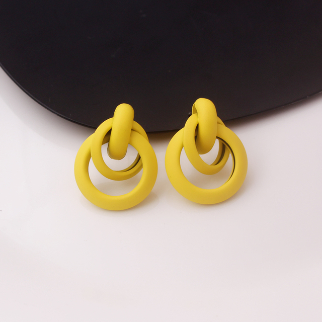 7Colors Stud Earrings Women Pink Spray Painted Metal Twisted Statement Earring Punk Simple Beautiful Jewelry Wholesale Gift