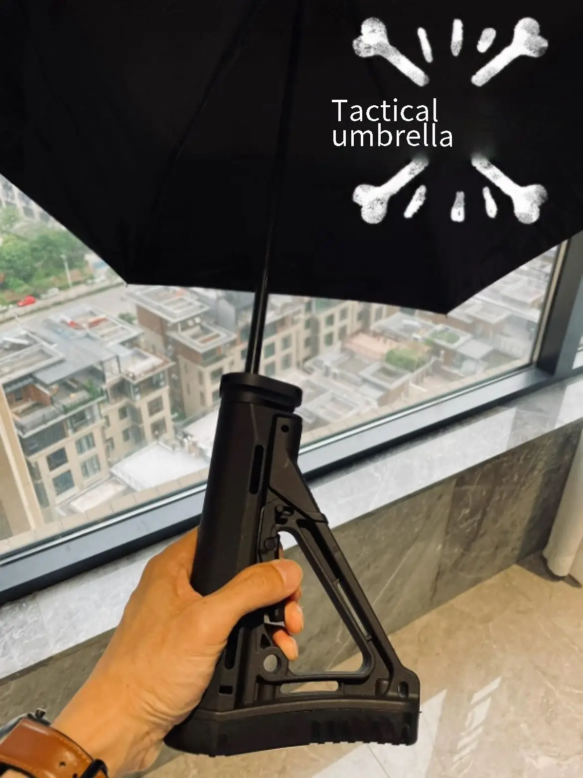 

Fully automatic nylon backrest umbrella, broken window sunscreen, black plastic umbrella, tactical folding umbrella