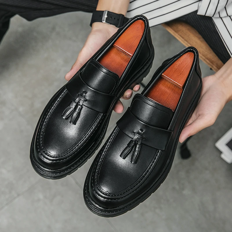 

Spring Luxury Black Tassels Leather Shoes Men Brand Loafers Slip-on Thick Sole Casual Shoes Nightclub Designer Men Wedding Shoes