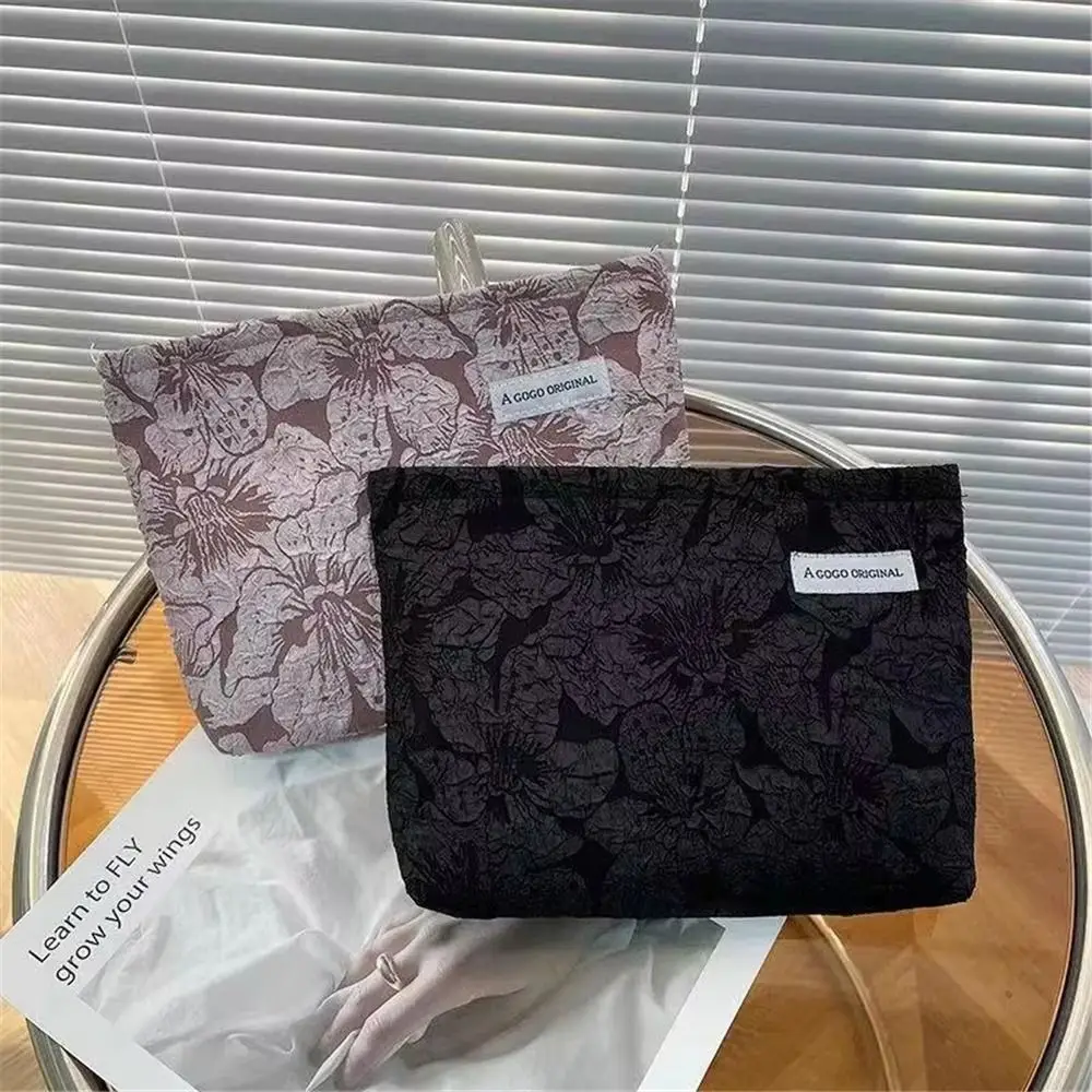 High Appearance Large Capacity Makeup Bag Advanced Flower Design Cosmetic Bag Simple Storage Pouch for Women 5