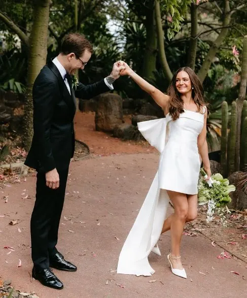 DREAM Customized Simple Straps Square Collar Satin Short Wedding Dress Backless Mini Above Knee Bridal Detachable Bow Gown 2025 photo review