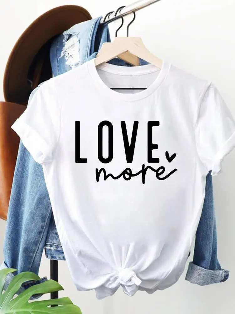 

Женская футболка с коротким рукавом, круглым вырезом и принтом