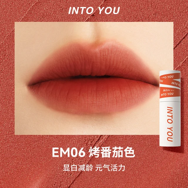 Batom INTO YOU LIP MUD: Transformação Dupla para Lábios e Bochechas