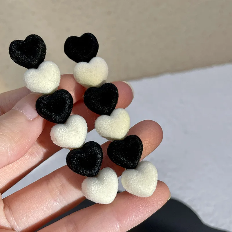 

Simple Flocking Black White Heart Love Long Hair Clips For Woman Elegant Simple Designer Hairpin Barrettes Fashion Accessories