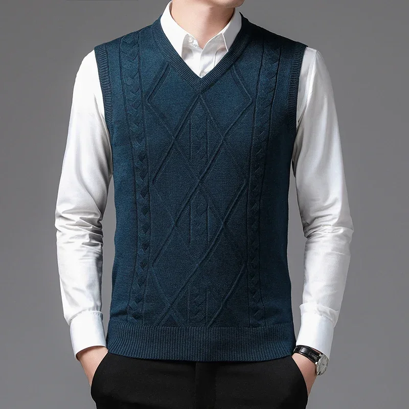 Argyle Sweater Vest Solid Color Casual Sleeveless Autumn Winter Clothes Fashion Short Slim Fit Sweater Men BROWON