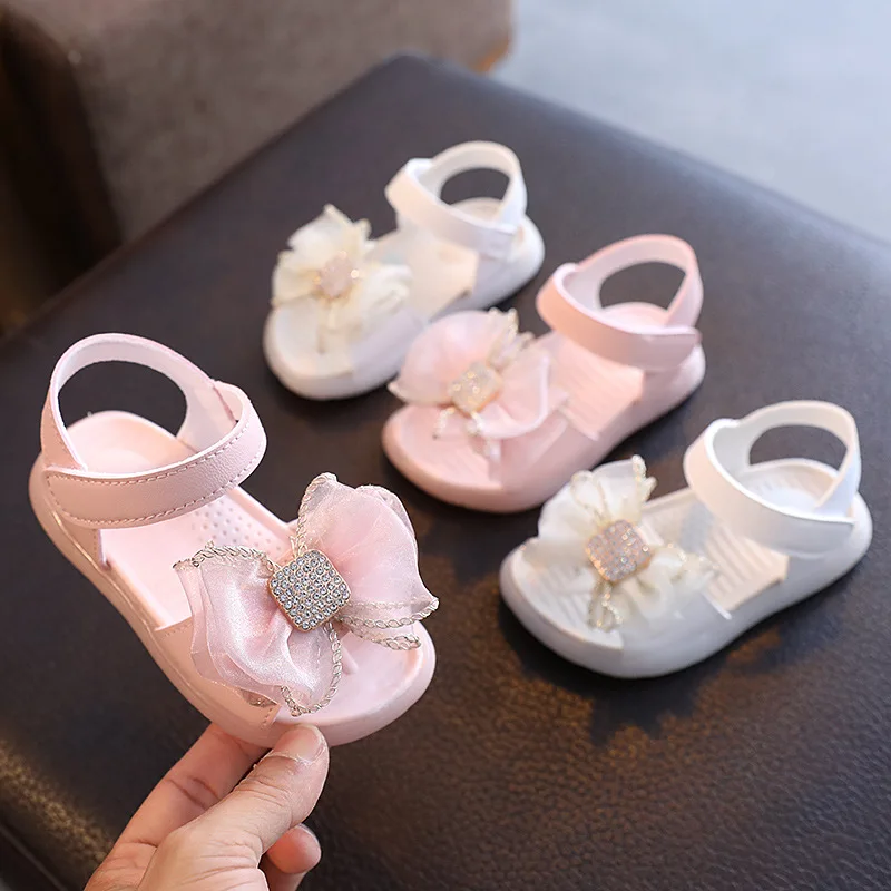 

2024 New Children's Shoes Summer Girls Princess Rhinestone Sandals Lace Bow Baby Footwear Small Flat Beach Sandals Size 21-25