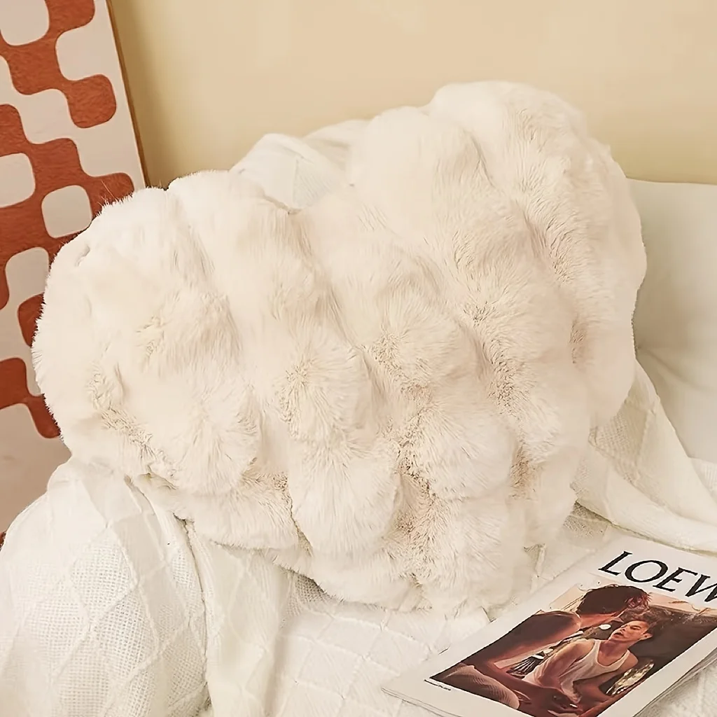 A Stylish Heart-Shaped Faux Fur Pillow - Machine Washable, Multi-Purpose 3D Bubble Velvet Decorative Cushion, Filled With 2