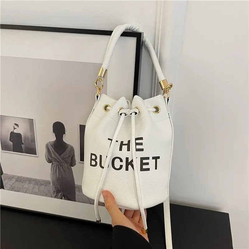 

Fashionable Handheld 2024 Minimalist Women's Popular Versatile Crossbody Bag, Small Stand One Shoulder Bucket Bag