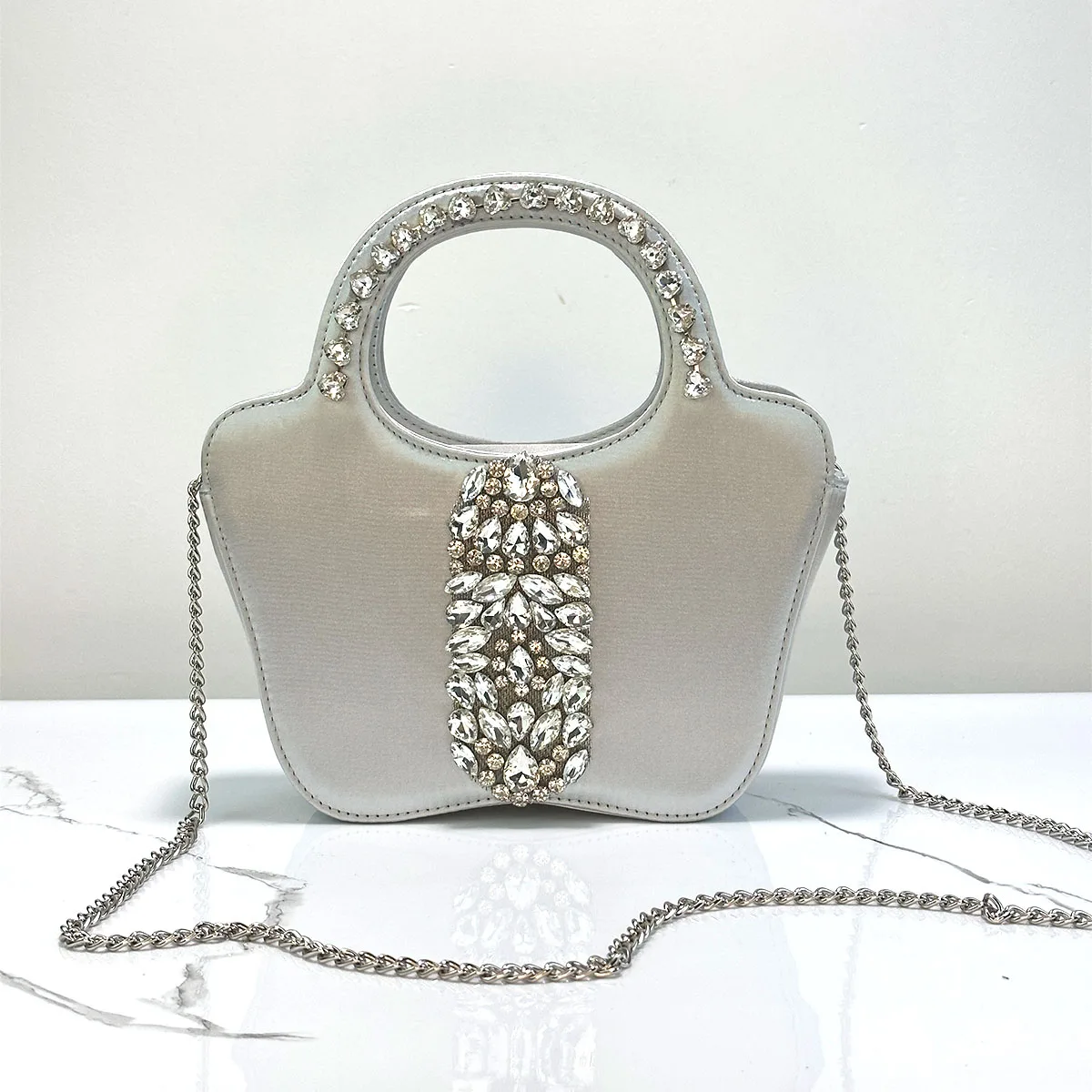 thumbnail image 1 of JIOMAY - Bolso de mano glamoroso con forma de cubo y asa de diamantes de imitación para noche, de diseñador de lujo, de satén de seda, para mujer, monedero, 1 of 5