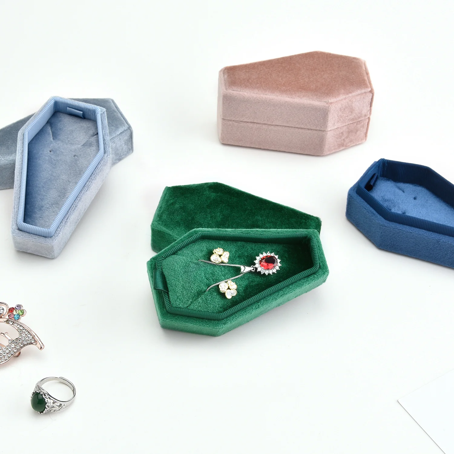 Velvet Gothic Coffin Jewelry Box Mini Portable Travel Necklace Storage Organizer Personalized Gift Free Custom Logo Plush Box