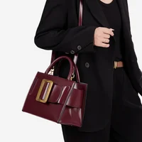 Sac à bandoulière tendance de haute qualité pour femmes, sac à main décoratif avec boucle de ceinture Unique, carré polyvalent pour les déplacements, nouvelle collection 2025 3