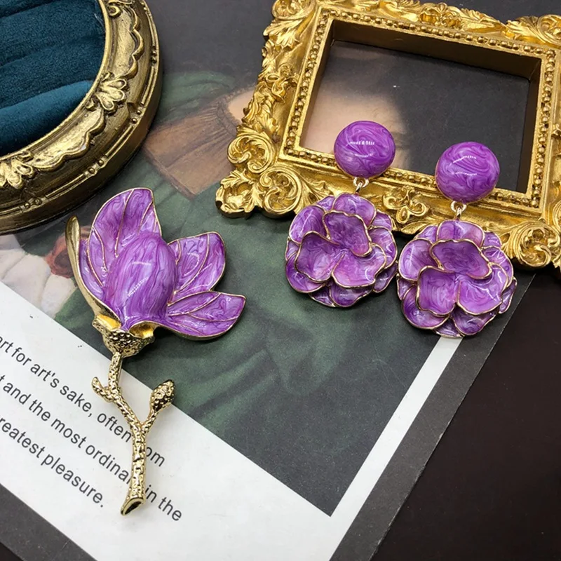 

Vintage French niche purple enamel enamel three-dimensional magnolia brooch