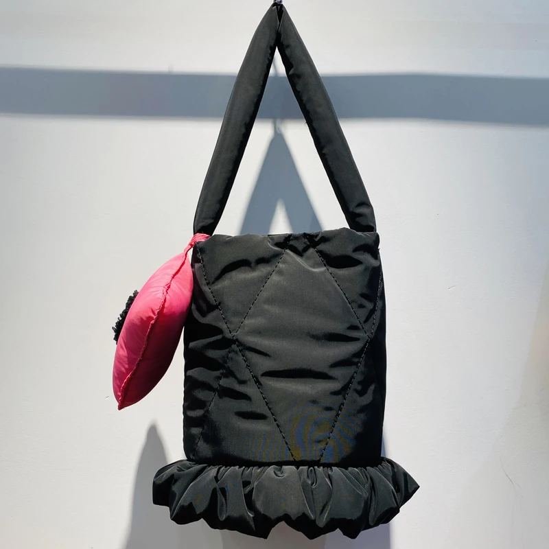 thumbnail image 1 of Mini bolsos tipo cubo coreanos para mujer, bolsos y carteras de diseñador de lujo, novedad de 2023, en nailon, volantes, hilo bordado, tela de rombos, 1 of 5