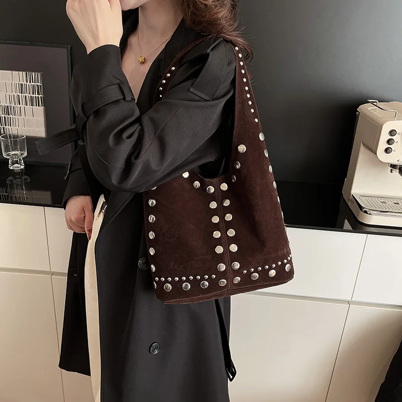 Große kurze Griff PU-Leder einfarbige Tragetaschen für Frauen 2026 Y2K Damen Umhängetasche weibliche Retro-Handtasche Designer Nietentasche – Detail 5