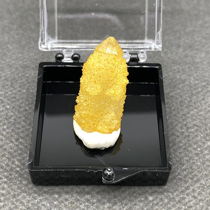 100%  Natural citrine Mineral Specimens Stones and Crystals Healing Crystal from China Box size:35*35*35mm