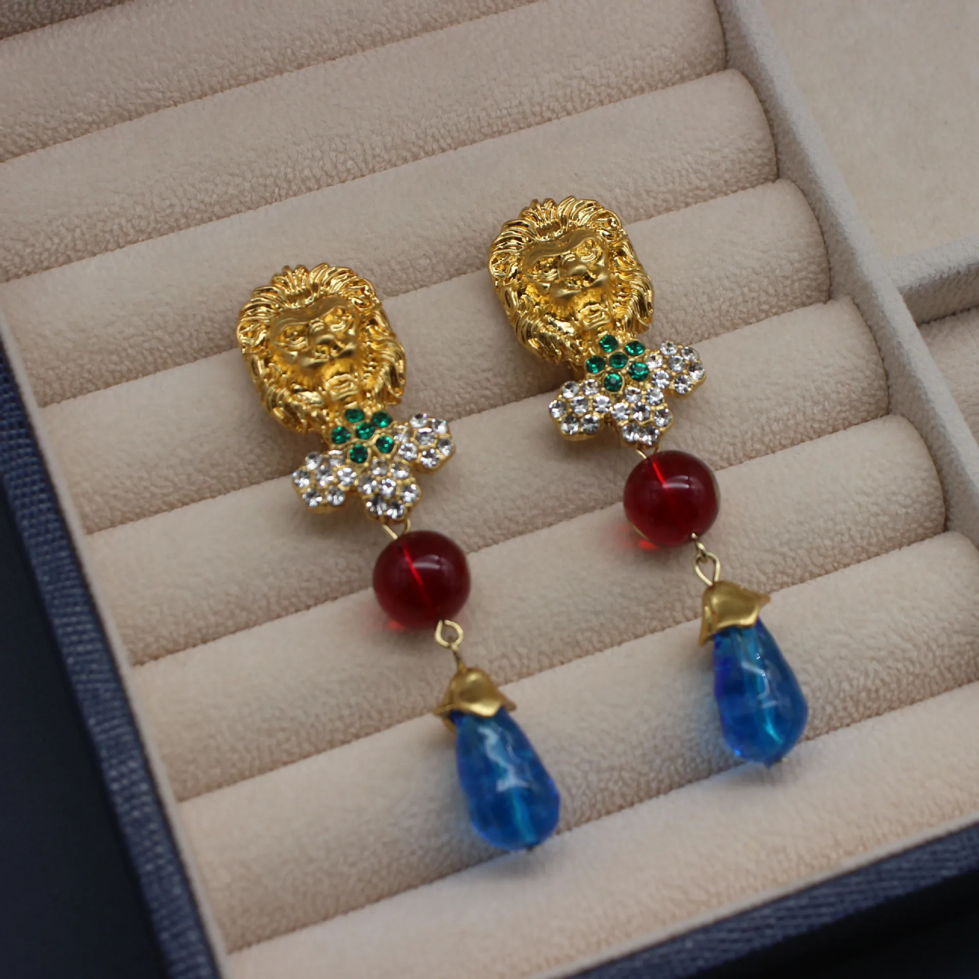 European Palace Baroque Pearl Angel Ear Clip