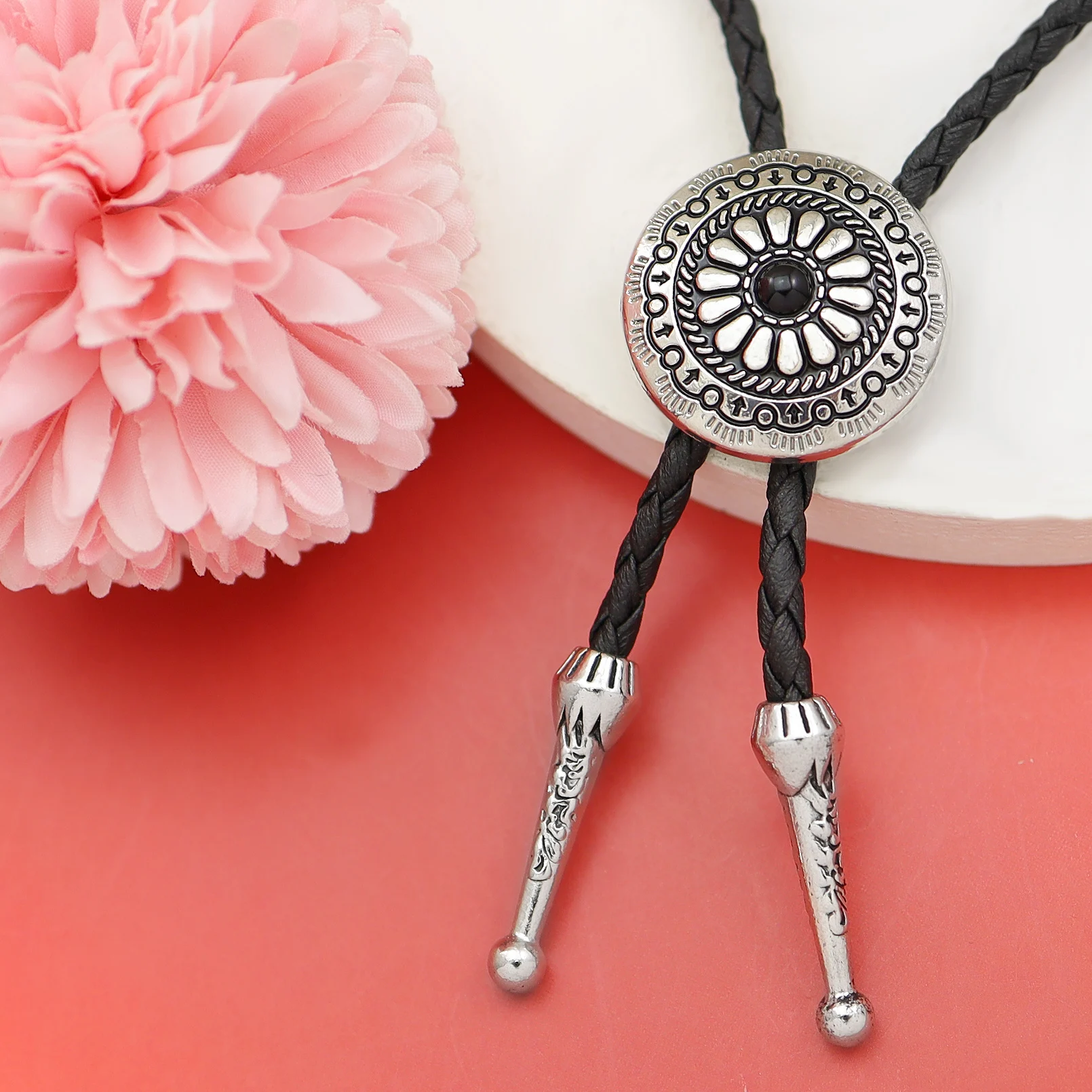 Western Cowboy Bolo Tie for Men Star Bull Circular Cross Pendant Leather Rope Necktie Women Necklace Accessories