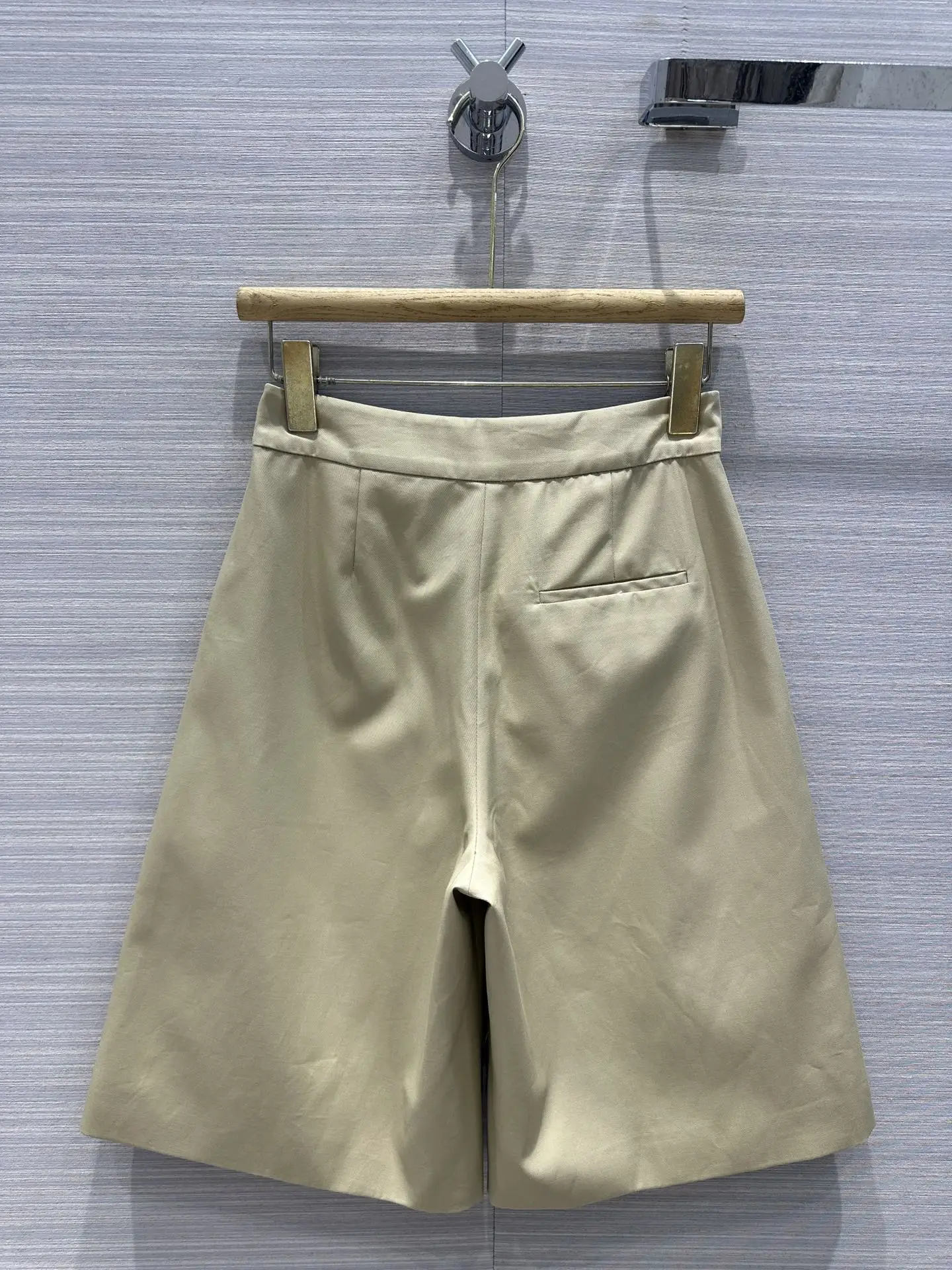 2024 Spring/Summer New Women's Wear 3d Cutting Solid Color Mid-High Waist Straight Shorts 0319