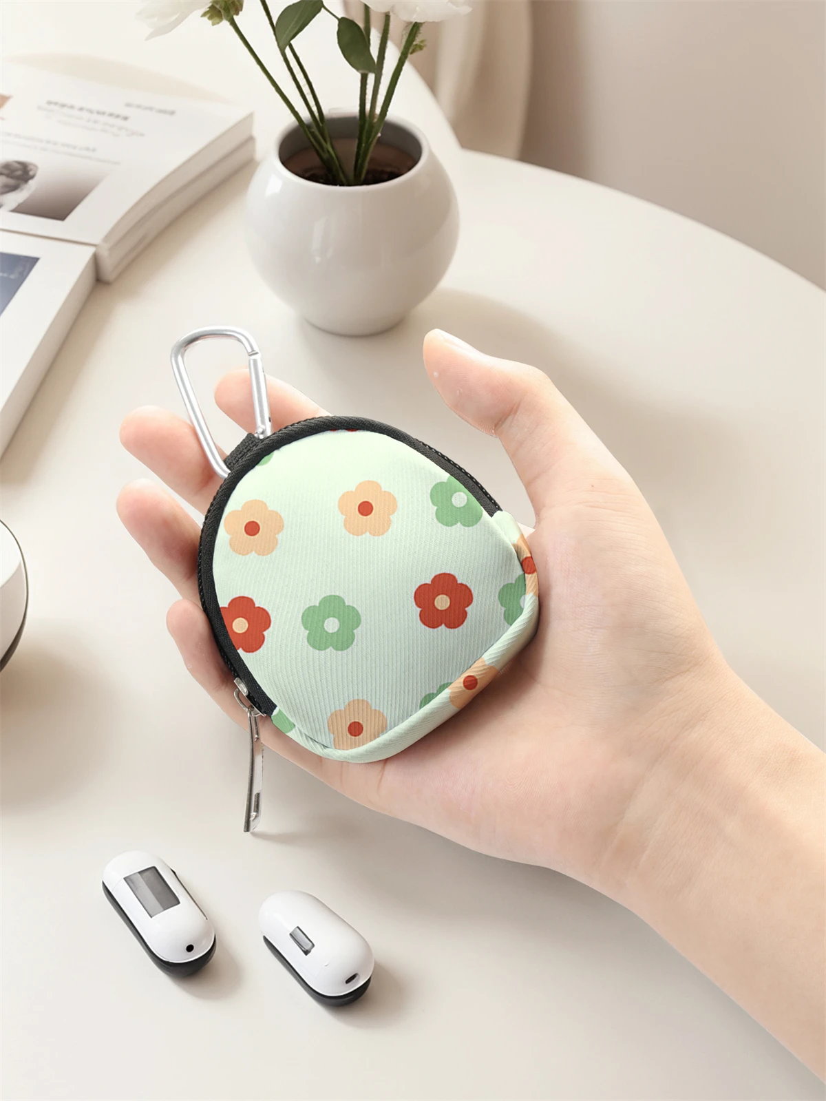 Flower pattern printed mini wallet, zipper change bag with hook clip, headphone key bag, suitable for men and women