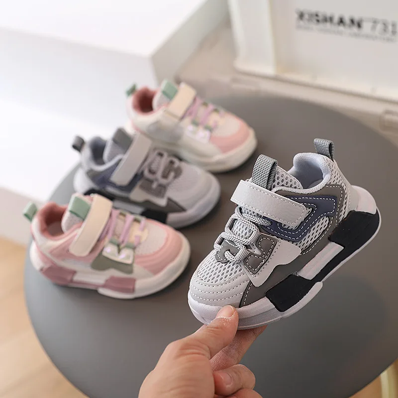 

Новинка лета 2024, детская спортивная обувь, Корейская версия, модная дышащая сетчатая обувь для мальчиков, обувь для девочек с мягкой подошвой