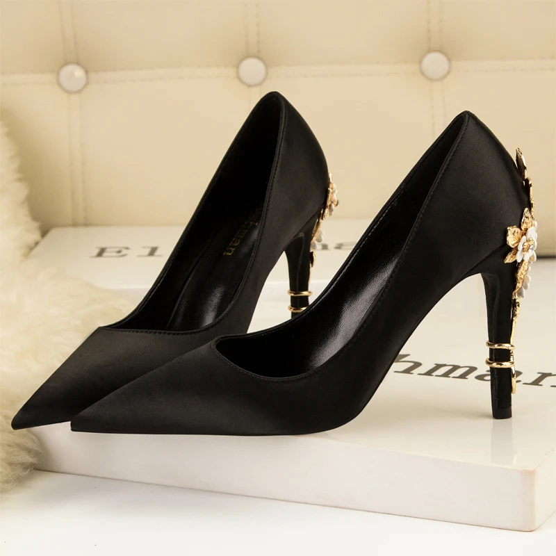 2025 New Metal Flower Women Pumps Designer Shoes High Heels Women Satin Stiletto Heels 10 Cm Sexy Wedding Shoes Plus Size 41