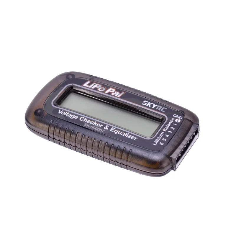 Utilisation du SKYRC LiPoPal 2-6S pour vérifier et équilibrer une batterie LiPo 6S, câbles de balance connectés.