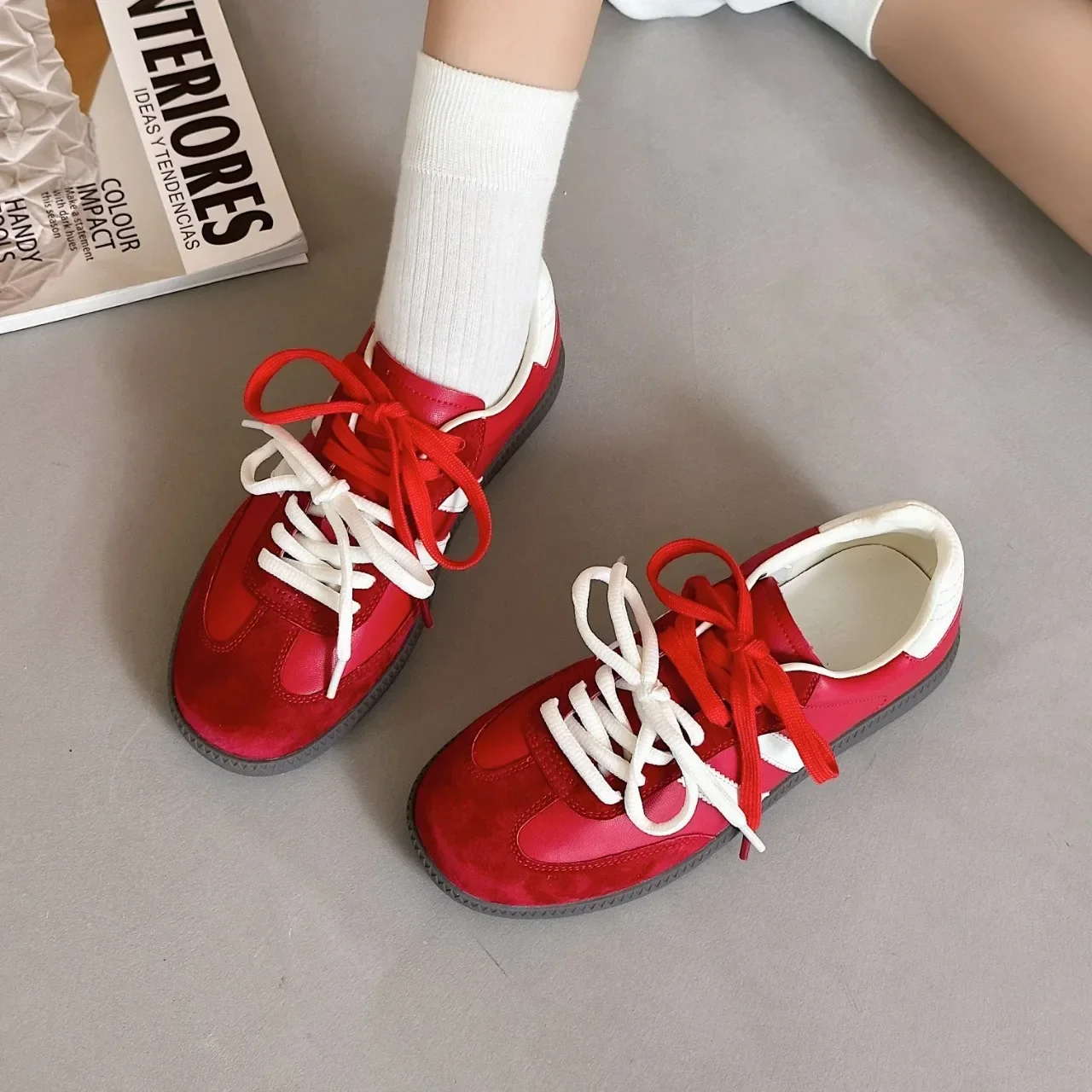 أحذية رياضية نسائية للتنس أحذية مسطحة للسيدات بألو...