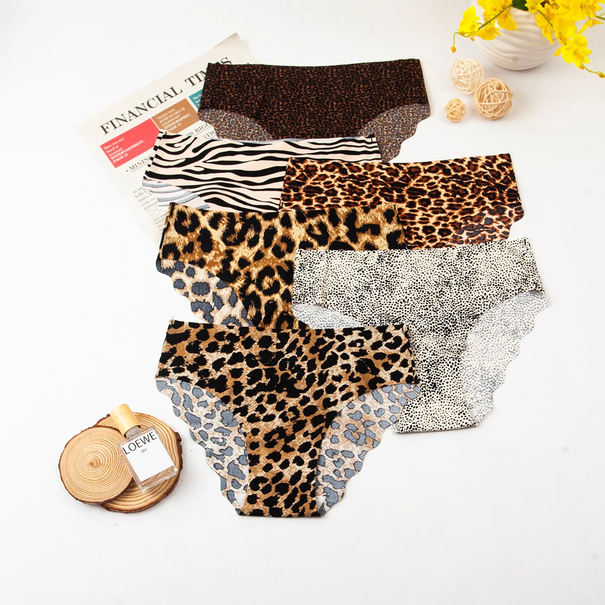 1pcs Women's Seamless Ice Silk Panties Female Mid Waist Plus Size Leopard Print Underwear Girls Fashion Brief Lady Comfort Panty 2