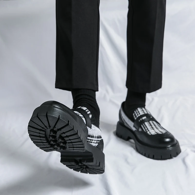 두꺼운 밑창이 있는 원피스 가죽 신발, 럭셔리 패션, 슬립온 모카신 패션 캐주얼 신발, 클래식 오리지널 수제 신발