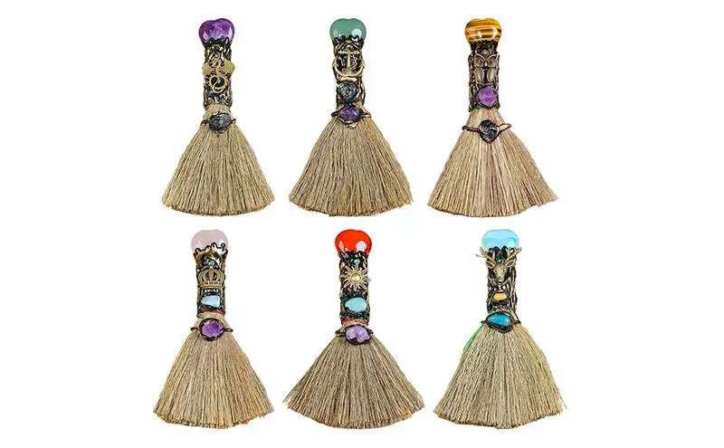 

Crystal Witch Ornament Witch Broom Heart Shaped Crystal Altar Broom Ornaments Amethyst Point Craft for Divination Energy