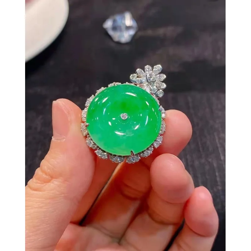 

Ice-like Emerald Pendant Peace Buckle Jade Pendant Natural Myanmar Genuine Goods a Certificate Inlaid