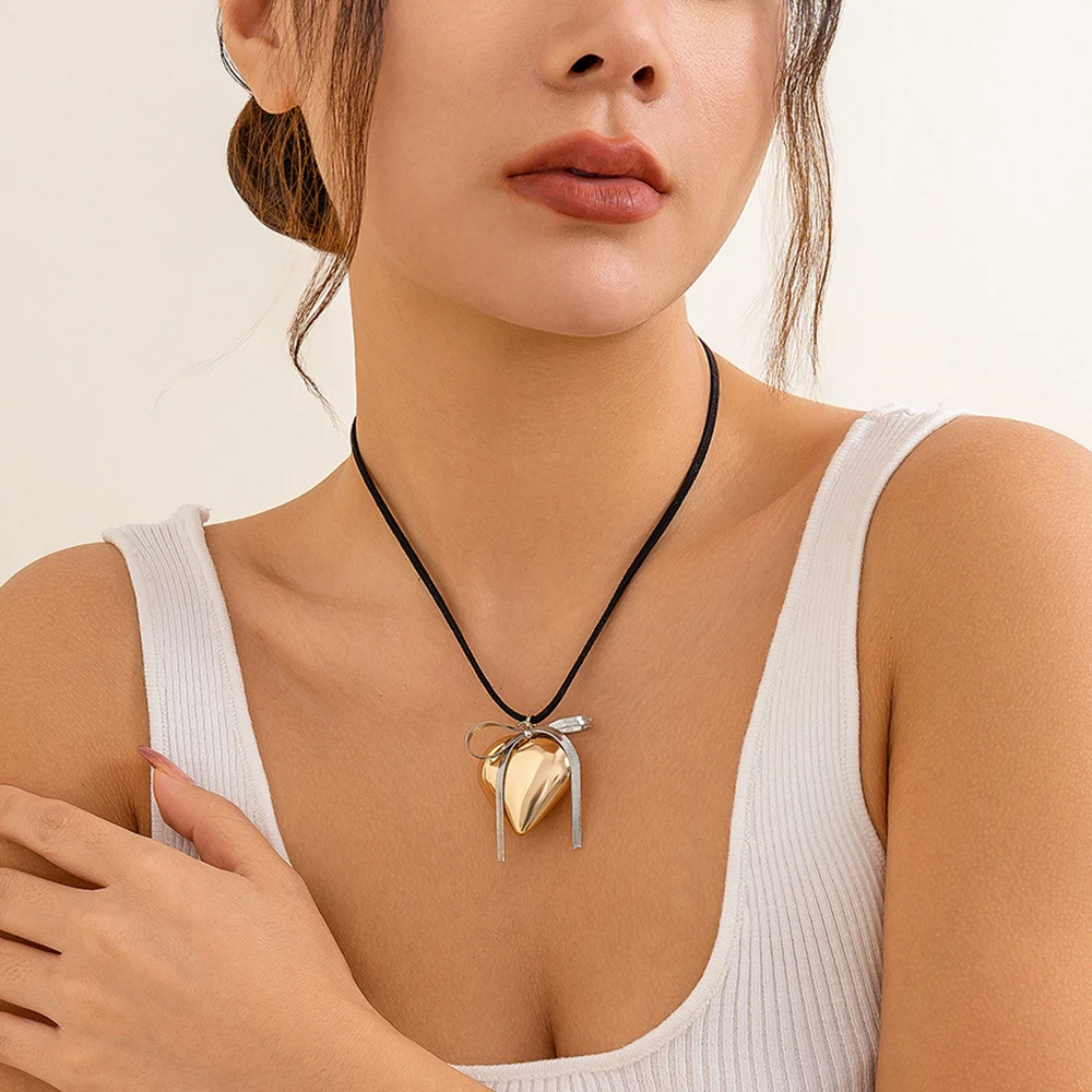 Butterfly Clip Love Necklace Outdoor Travel Retro Temperament Women's Jewelry Necklace Friends Birthday Party Gift