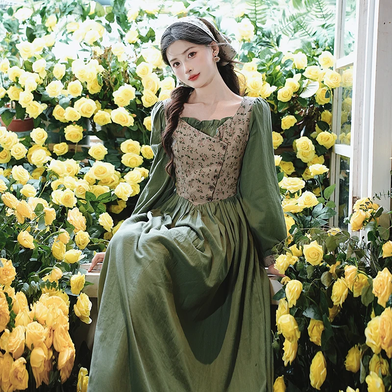 Autumn 1960s Cottage Style Green Cotton Linen Lawn Dress Woman