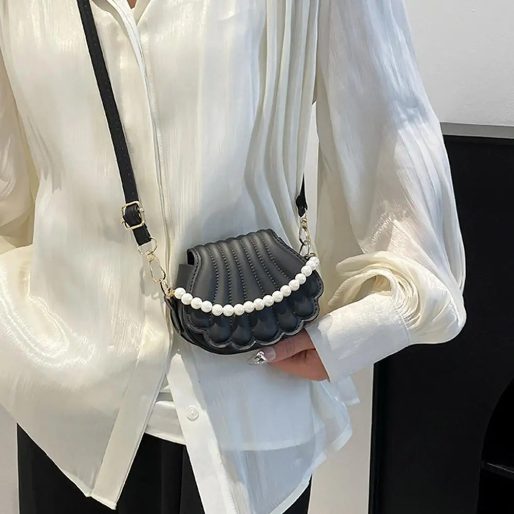 Borsa a tracolla a forma di conchiglia, stile francese, elegante borsa a mano con catena di perle, borsa a spalla in pelle PU, borsa hobo minimalista da donna - immagine 4