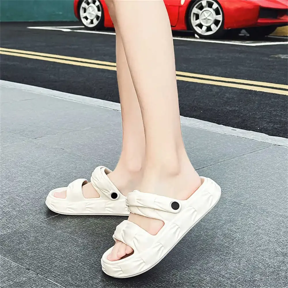 

Summer Soft Sole Basketball Shoes Unisex Slippers Hawaiian Flip Flops Outdoor Sandals Women Sneakers Sports Trend Sheos