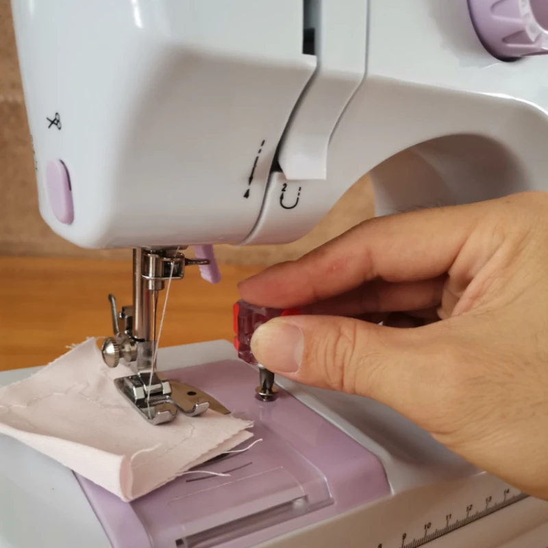 Description Picture 2 of itemMini Sewing Machine Screwdrivers Kit Short Handle Portable Radish Head Needle Plate Screwdriver Repair Sewing Accessories Tools