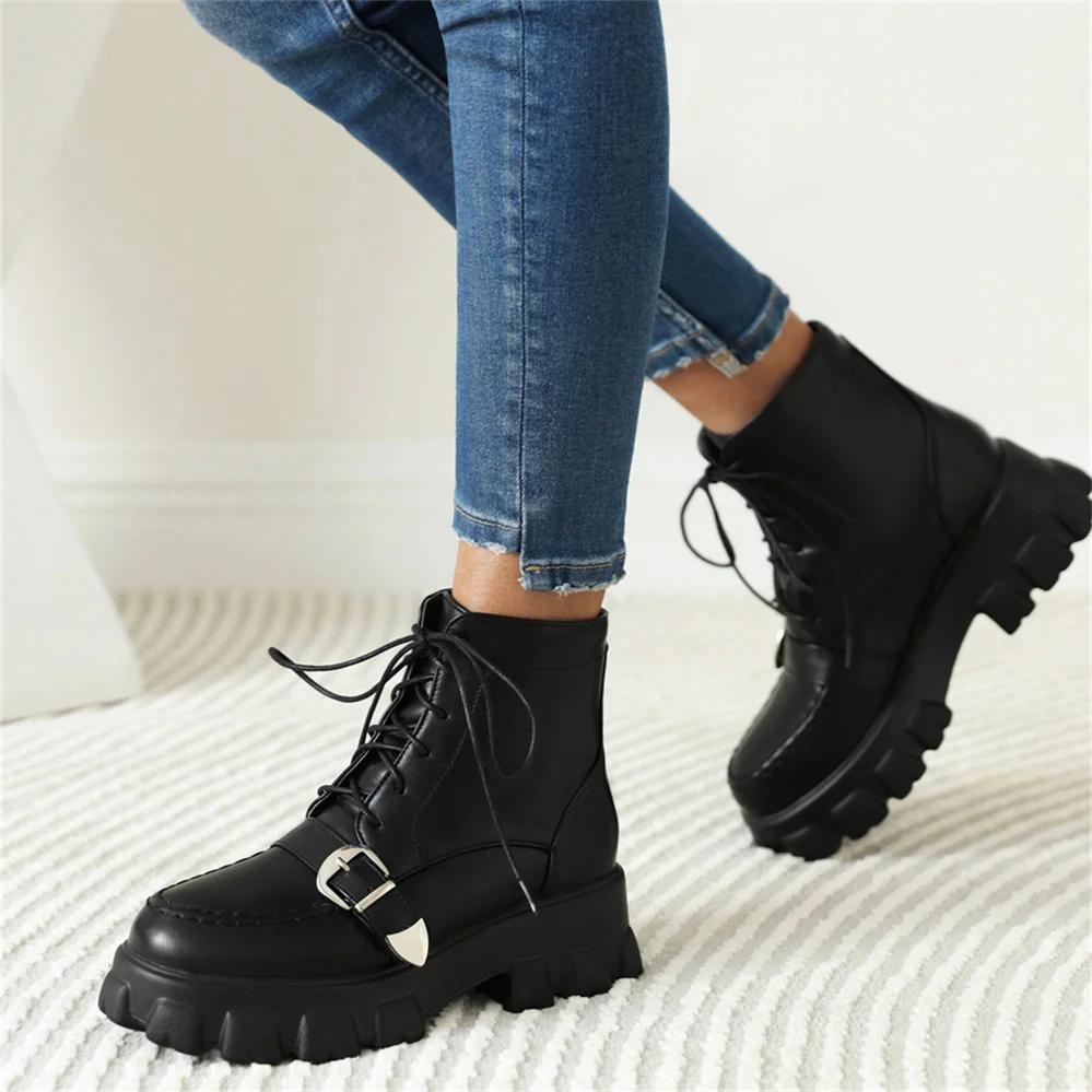 

2022 Winter Heels Luxury Waterproof Platform Plus Size Vintage Round Head Front Lace Up Low Barrel Martin Women Boots