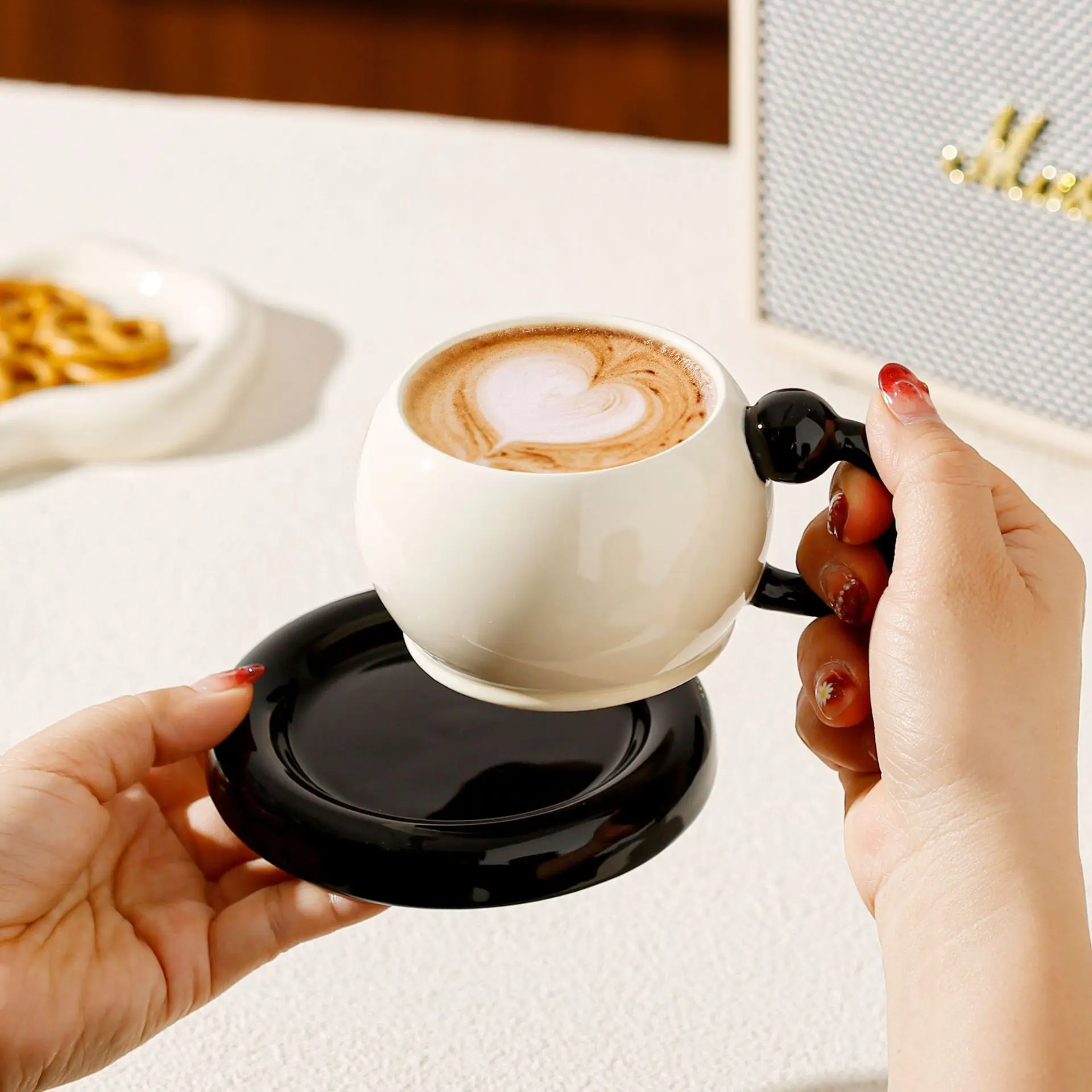 طقم قهوة وشاي سيراميك فاخر 180 مل مع صحن وملعقة -...