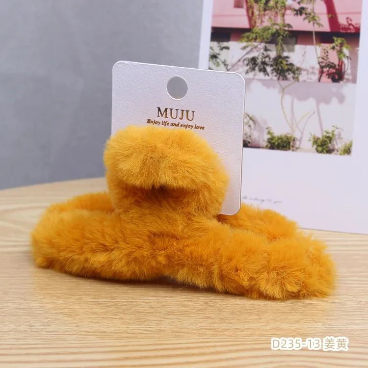 Plush Autumn & Winter Hair Clip - Sweet & Gentle Fashion Accessory