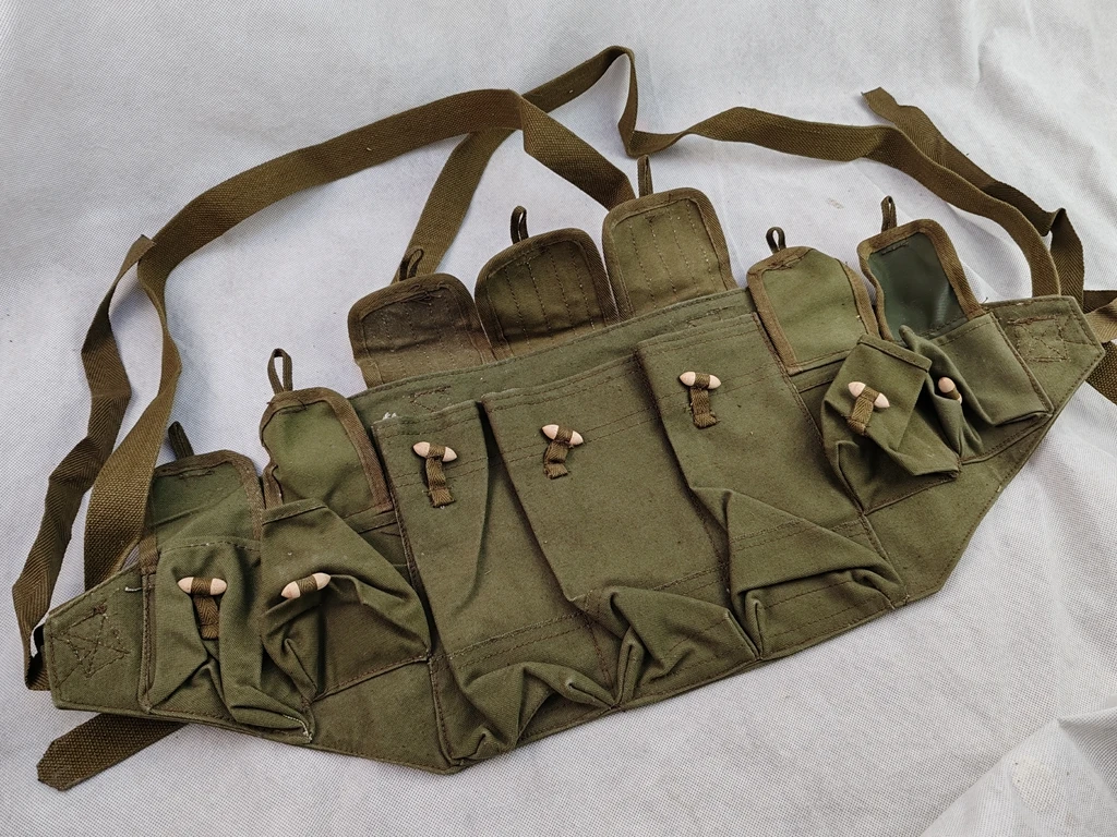 1986s GENUINE ORIGINAL BANDOLIER VIETNAM WAR CHINESE MILITARY TYPE 56AK CHEST-RIG POUCH NOS