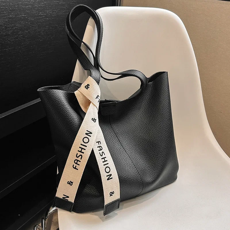 French Minority Simple Large Capacity Commuter Tote Female 2024 New Fashion All-Matching Soft Leather Shoulder Large Bag