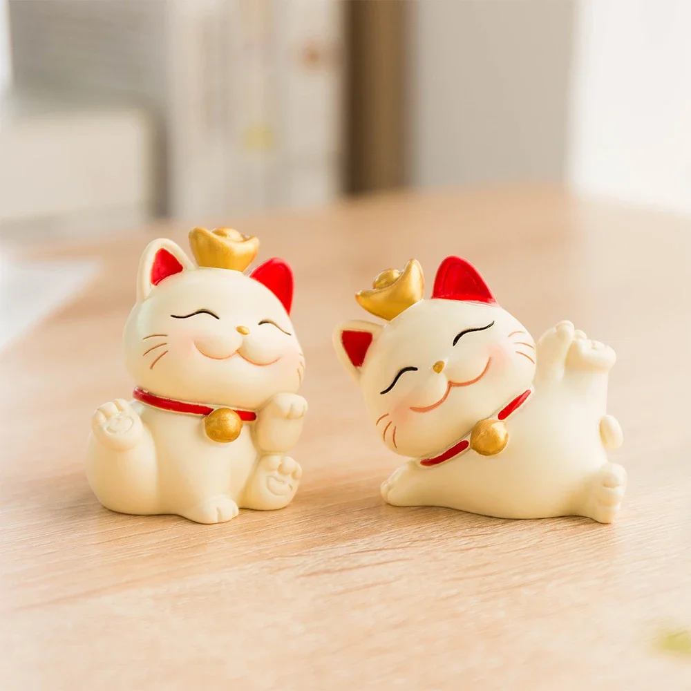 Resin Lucky Cat Ornaments Creative Animal Crafts Lovely Home Office Desktop Decoration Cute Gift for Children Maneki Neko Statue