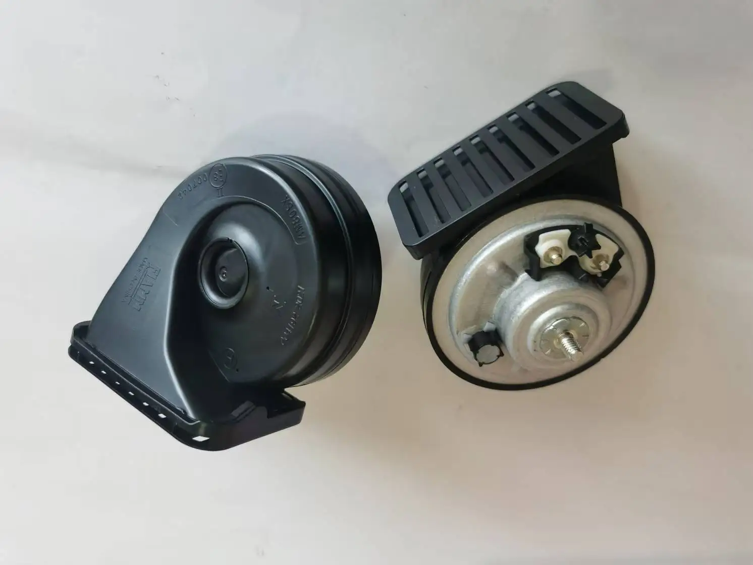 2PCS FIAMM AM80SX SNAIL HORN FOR BENZ C/E/GLE