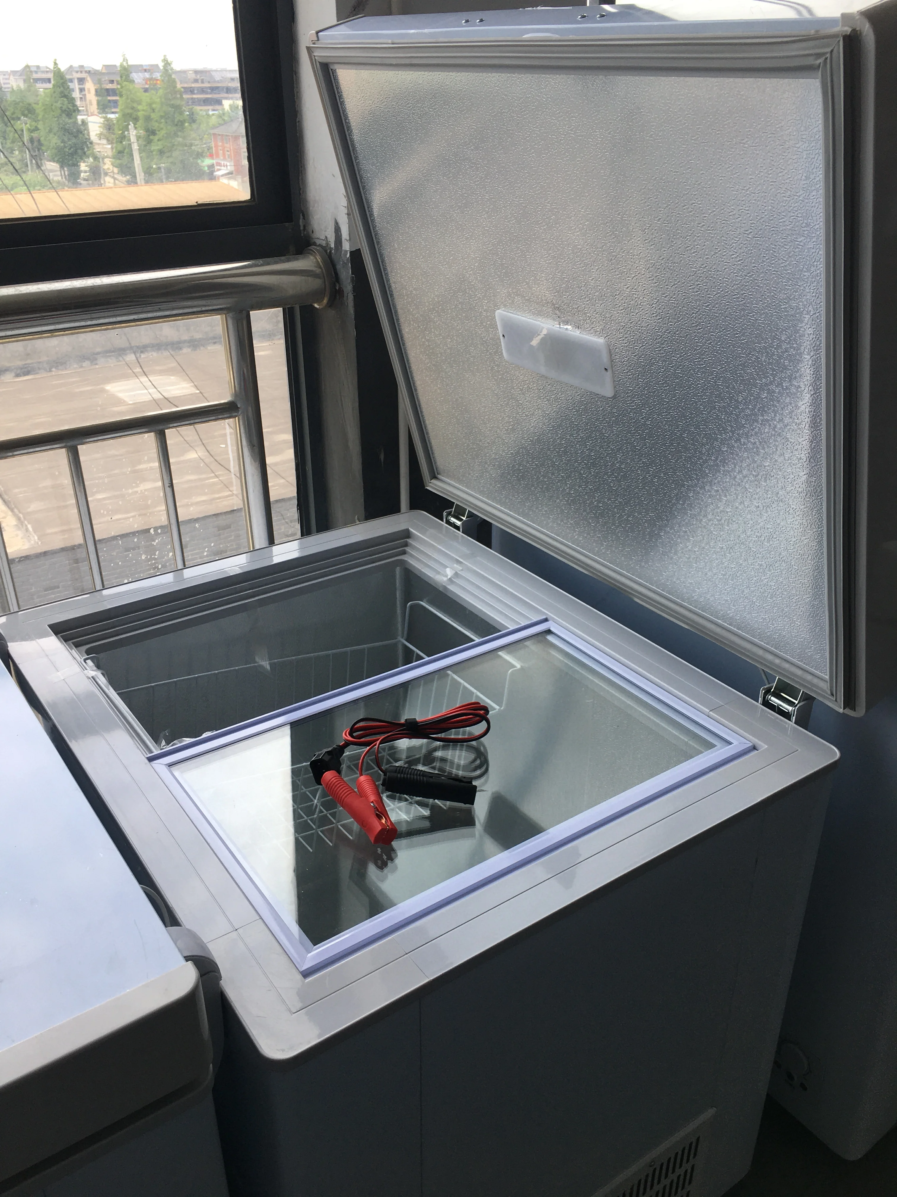 R134a 110L Single Door Solar Chest Deep Freezer with Solar Panel Power System 12v Freezer Refrigerator