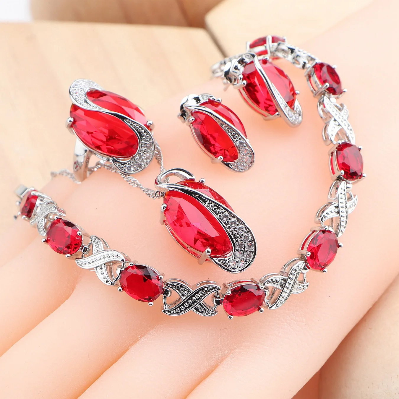 

Комплект из колье и серёг, из серебра 925 пробы